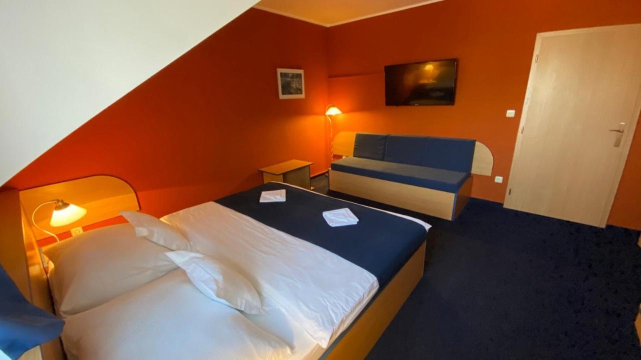 Hotel U Milina Экстерьер фото