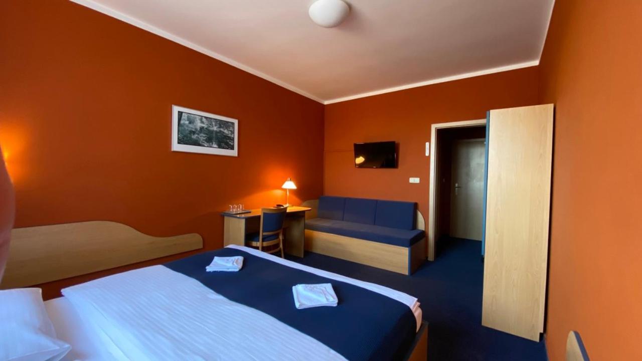 Hotel U Milina Экстерьер фото