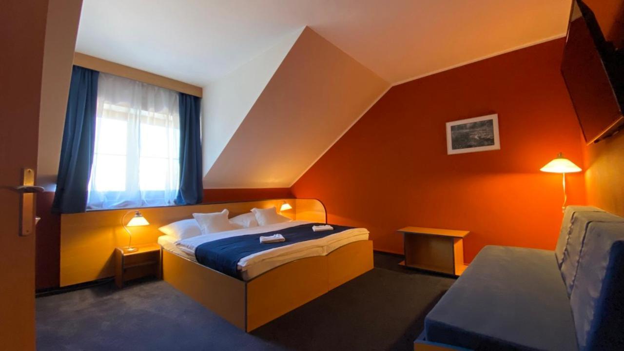 Hotel U Milina Экстерьер фото